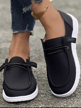 Round Toe Flat Slip-Ons (sz 8)